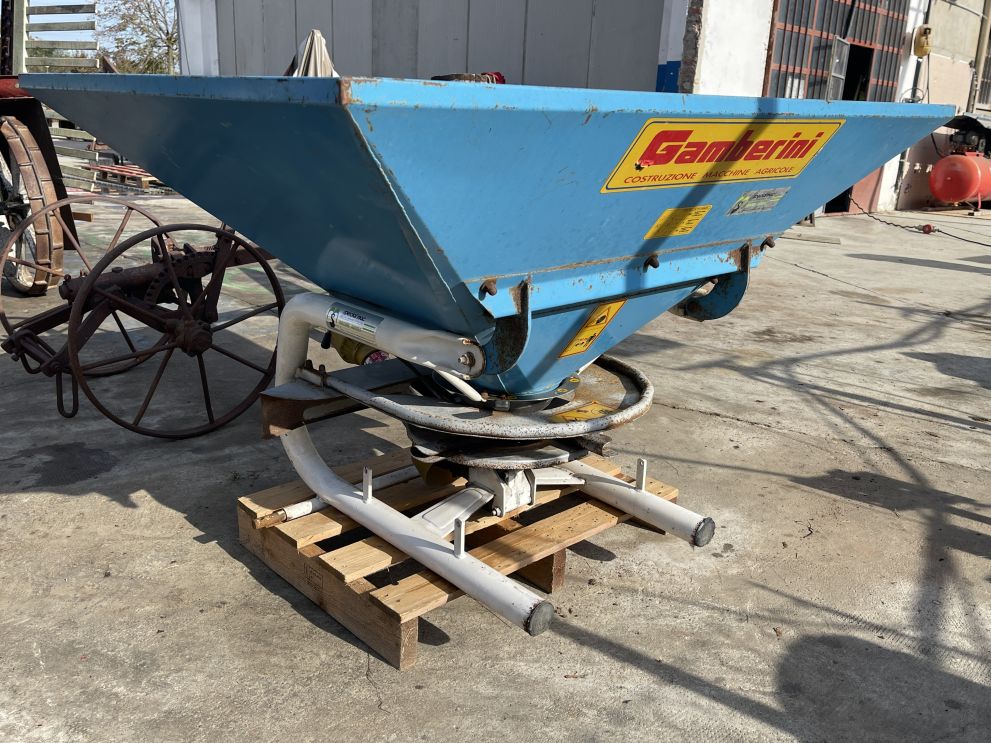 Fertilizer Spreader