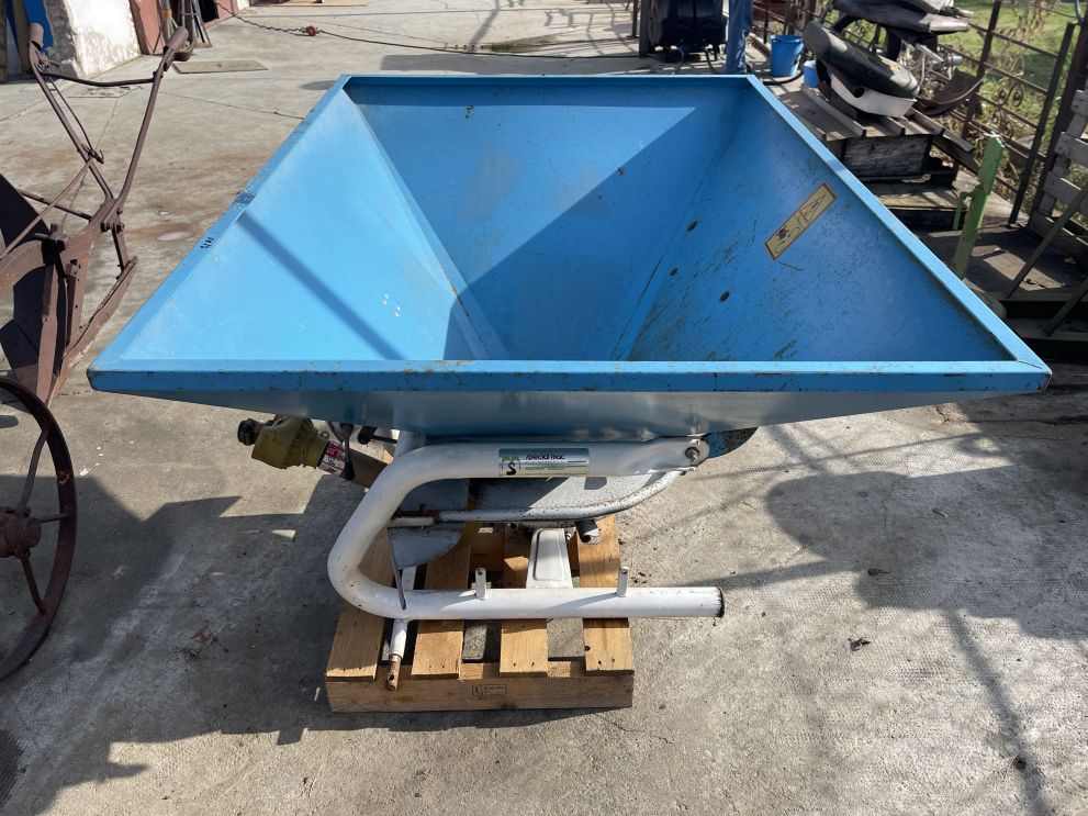 Fertilizer Spreader